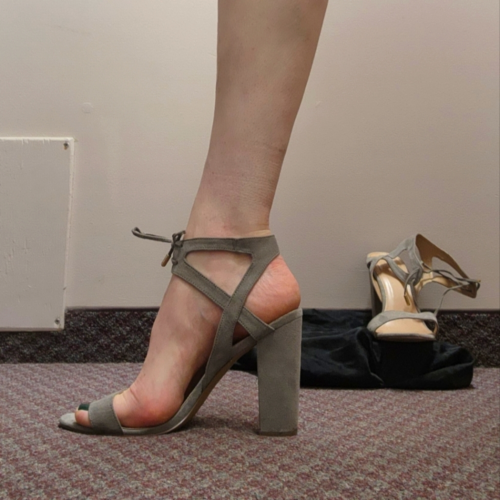 Grey strappy chunky heel - Picture 1 of 6